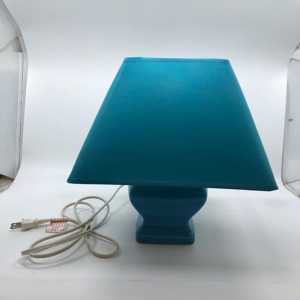 BLUE CERAMIC BASE LAMP W/BLUE SHADE.
